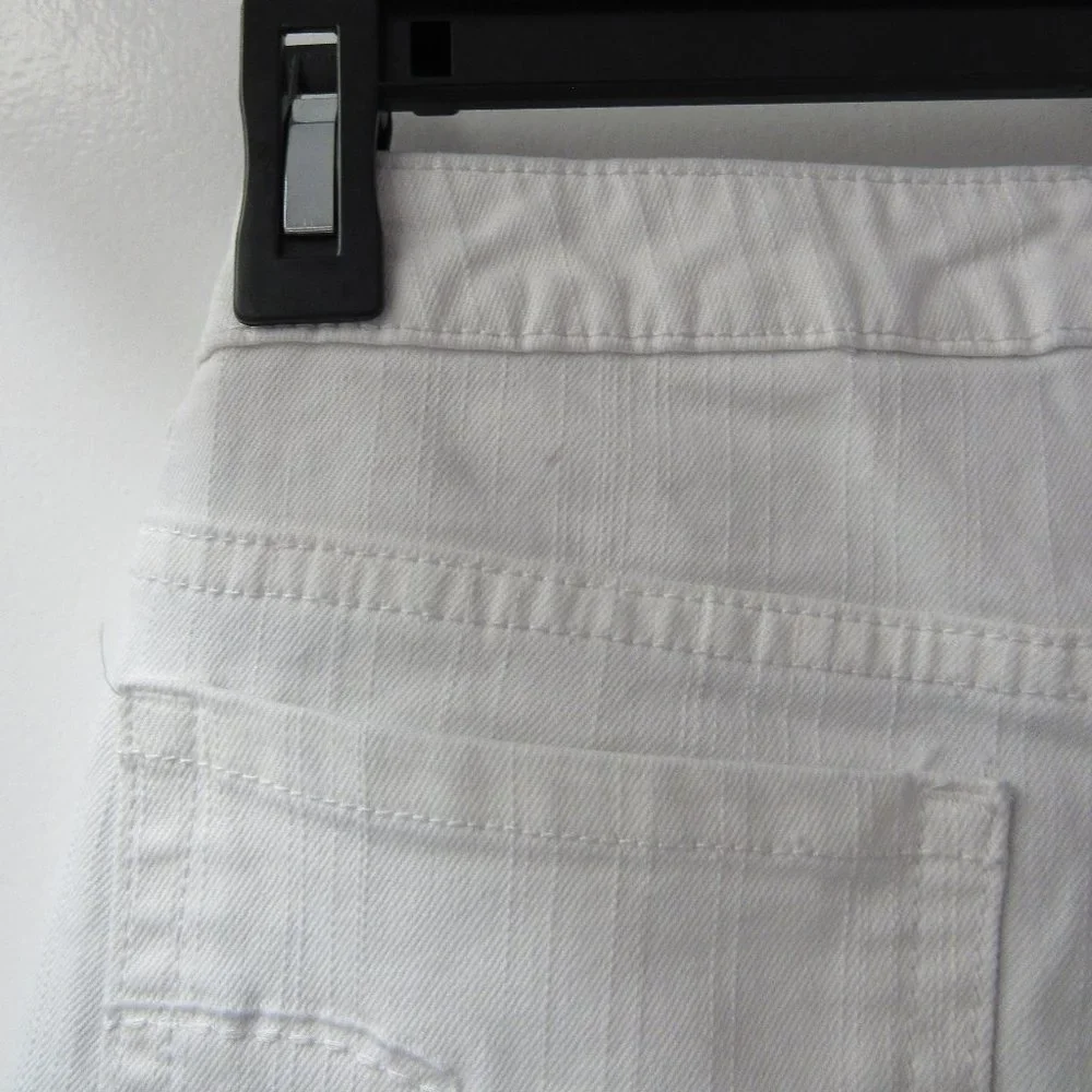 Liz Claiborne White Jeans Size 10 - Picture 16 of 16
